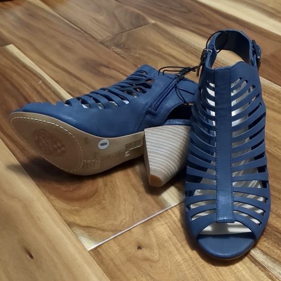 New Vince Camuto size 6 heels. Navy Blue. - Picture 6 of 6